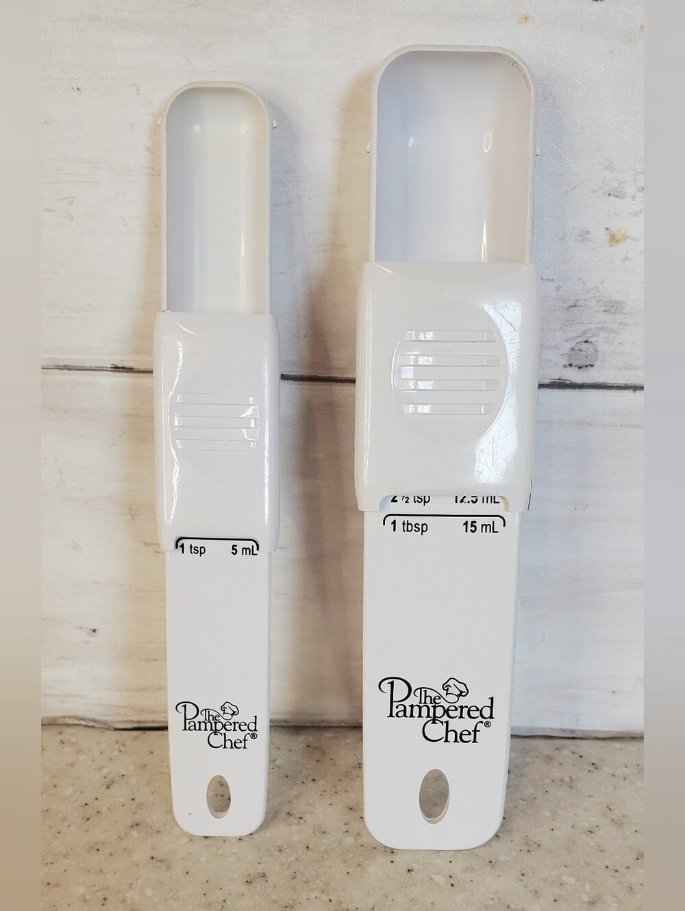 Pampered Chef Adjustable Measuring Spoons Set 2 Tbsp Tsp White Retired Vintage